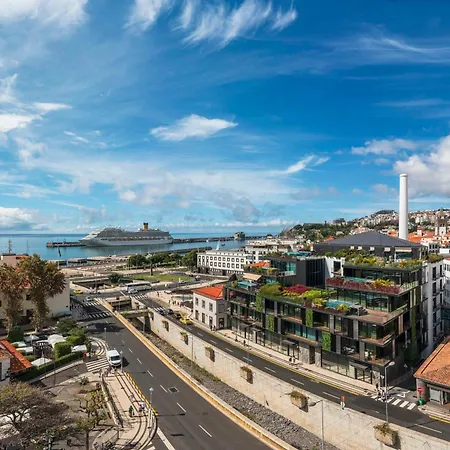 Savoy Insular Loft By An Island * Funchal (Madeira)