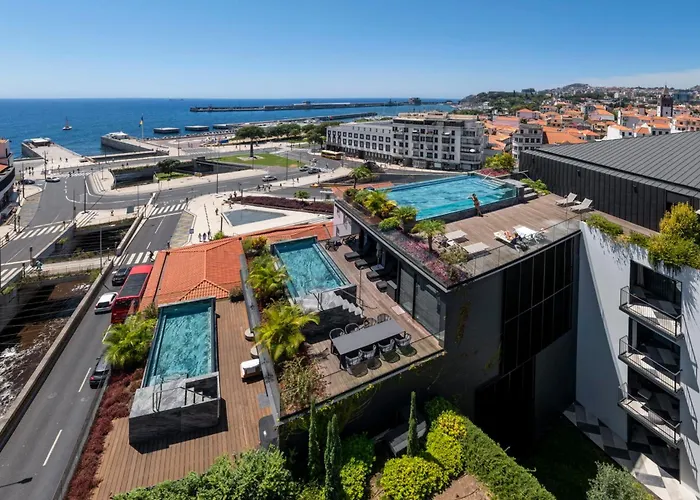 Savoy Insular Loft By An Island