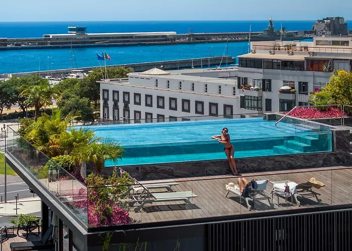 Savoy Insular Loft By An Island