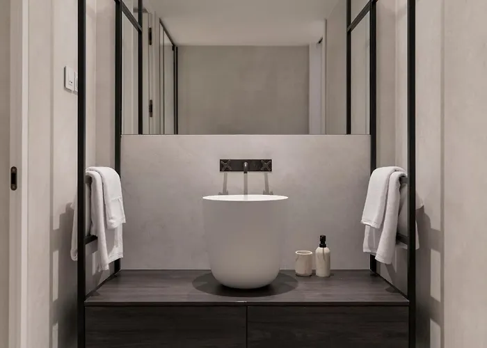 Savoy Insular Loft By An Island Appartamento