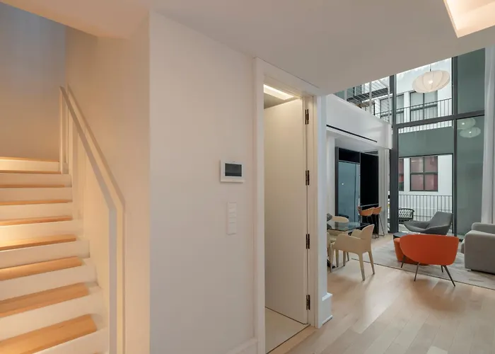 Savoy Insular Loft By An Island Appartamento