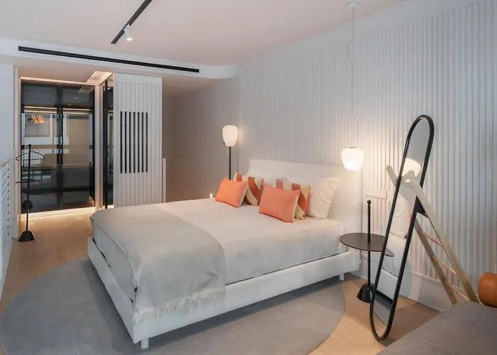 Savoy Insular Loft By An Island Appartamento